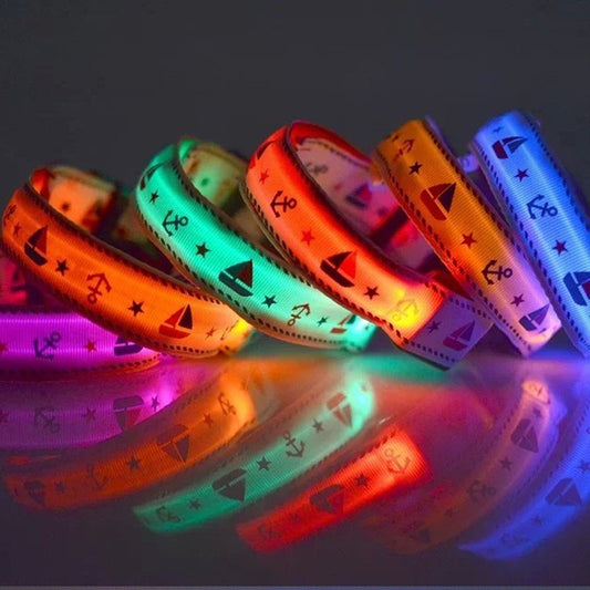 Collier lumineux avec dessin de bateaux